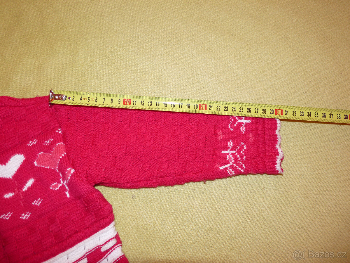 Pletená mikina se srdíčky. - 3