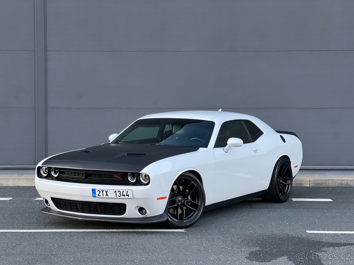 DODGE CHALLENGER RT SCATPACK 6,4l V8. MANUÁL 362kw