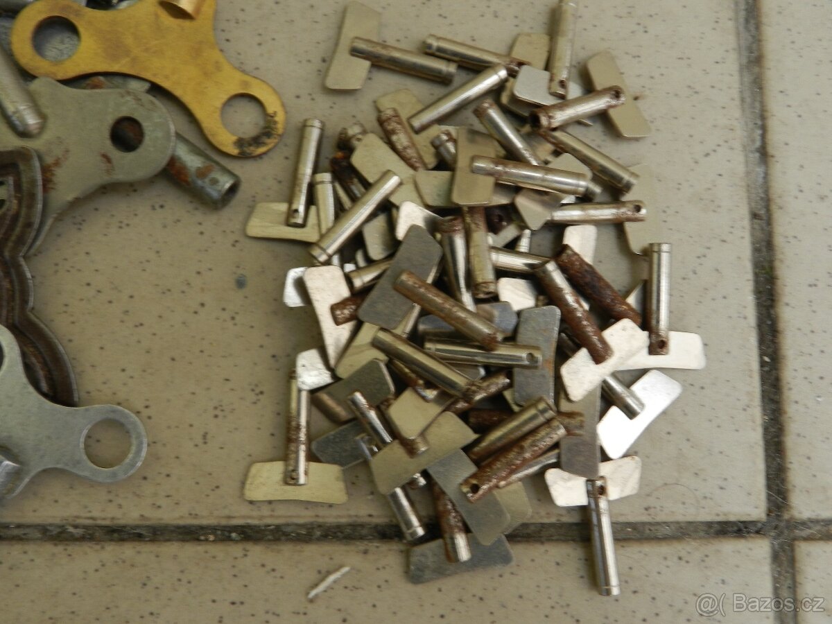 KLÍČKY 111 KUSŮ - 3