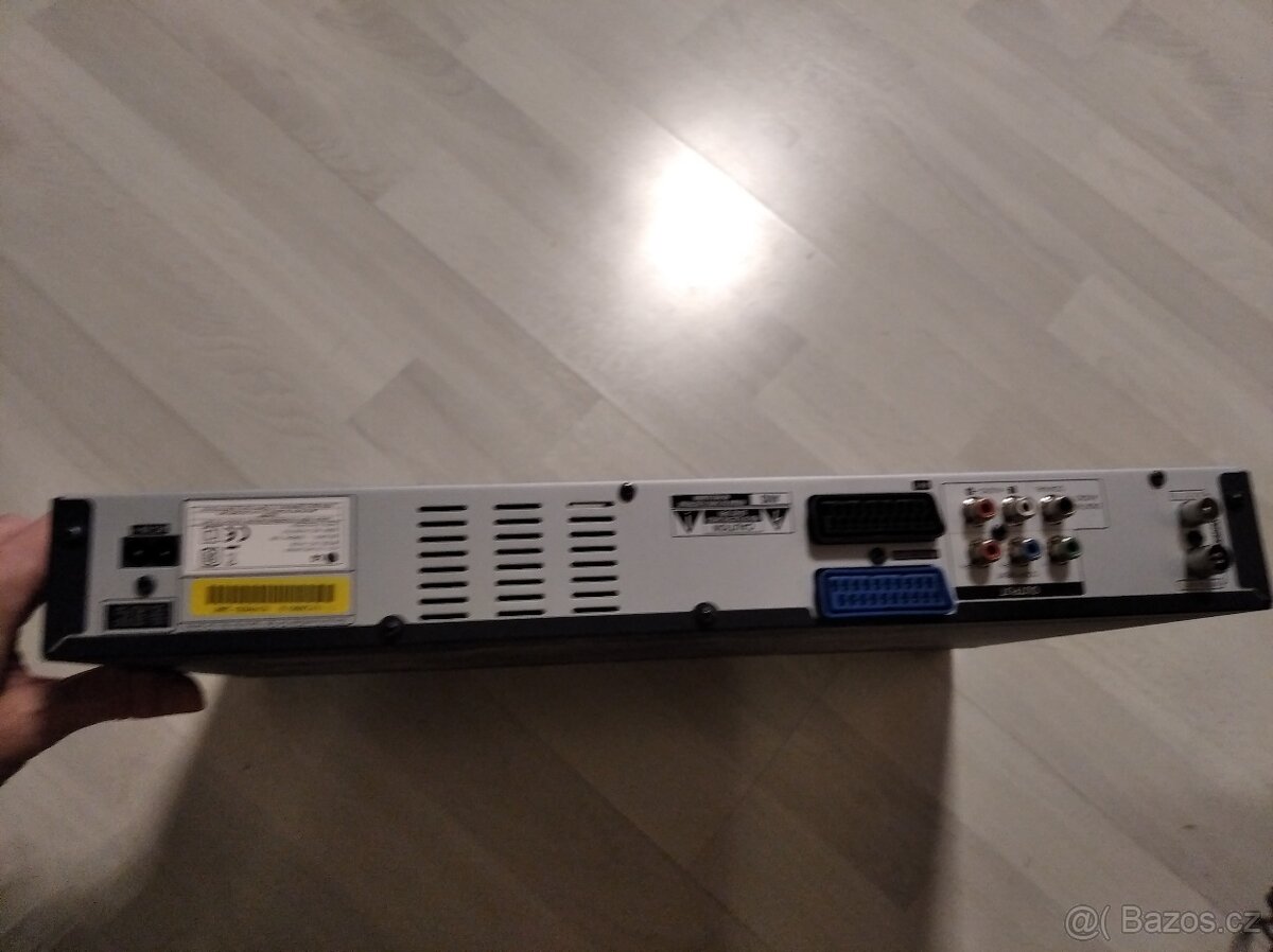 DVD přehrávač a přehrávač digitálních formátů pro televizi - 3