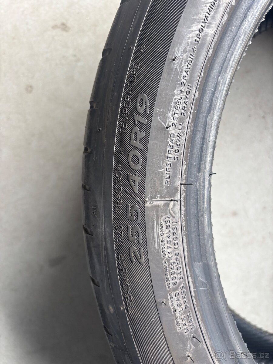 Pneu HANKOOK 255/40/R19 letní - 3