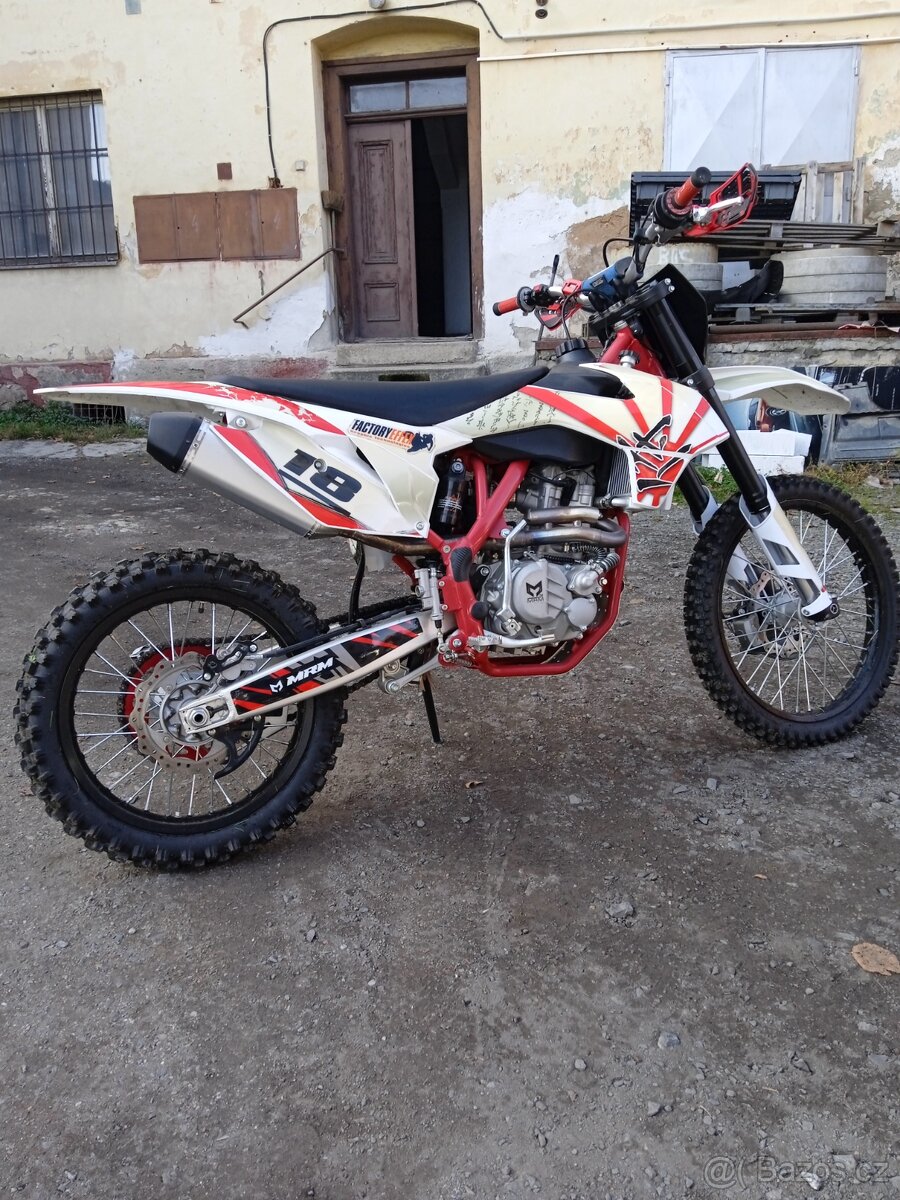 Terénní moto 300ccm(Zánovní moto)