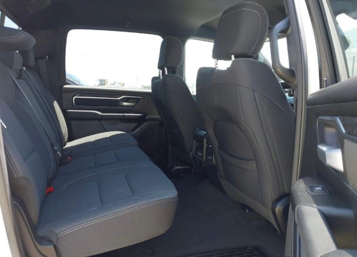 DODGE RAM 2024 CREW CAB ZÁNOVNÍ VŮZ
