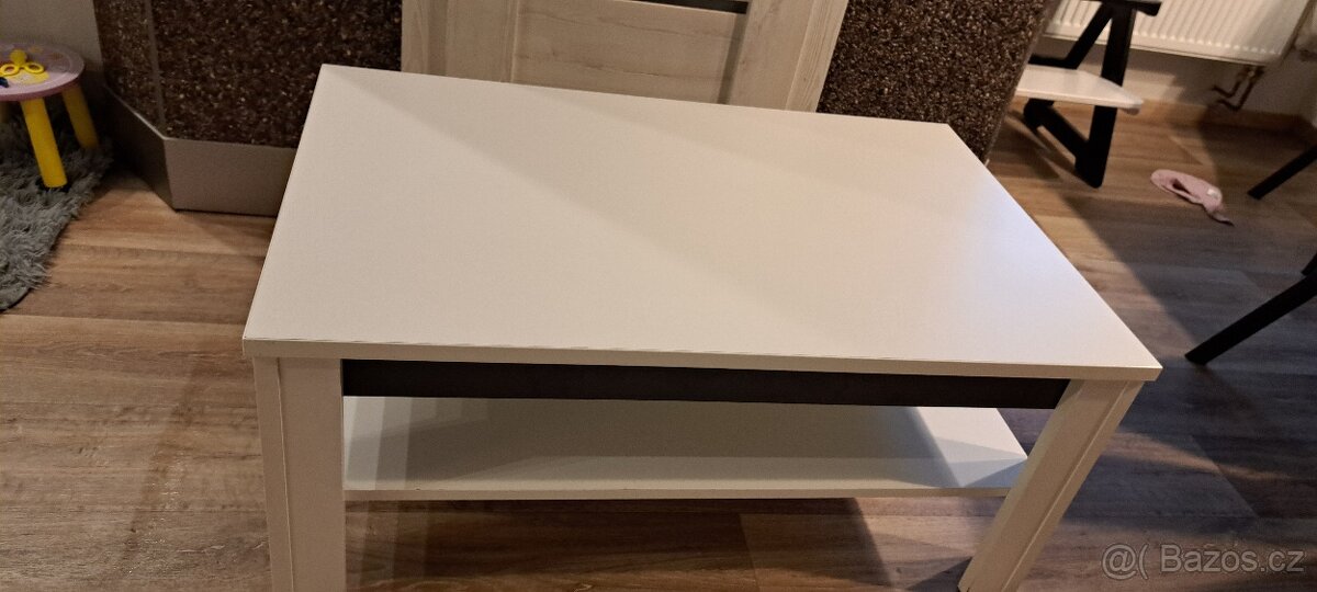 Konferenci stolek - 3