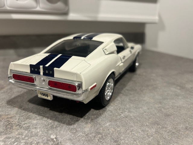 Ford Shelby GT-500KR, 1968, měřítko 1:18, Shelby collectible - 3