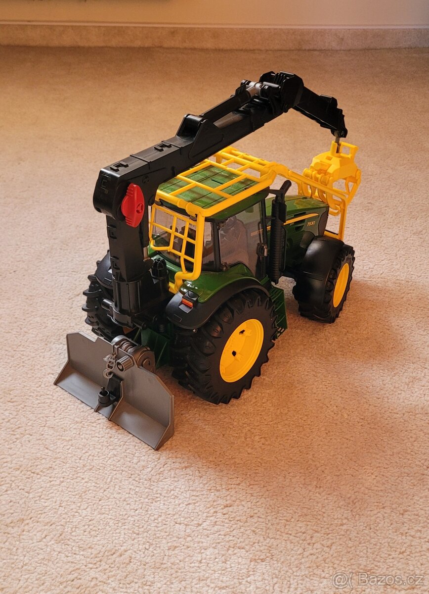 Bruder lesny traktor John Deere 7930 - 3