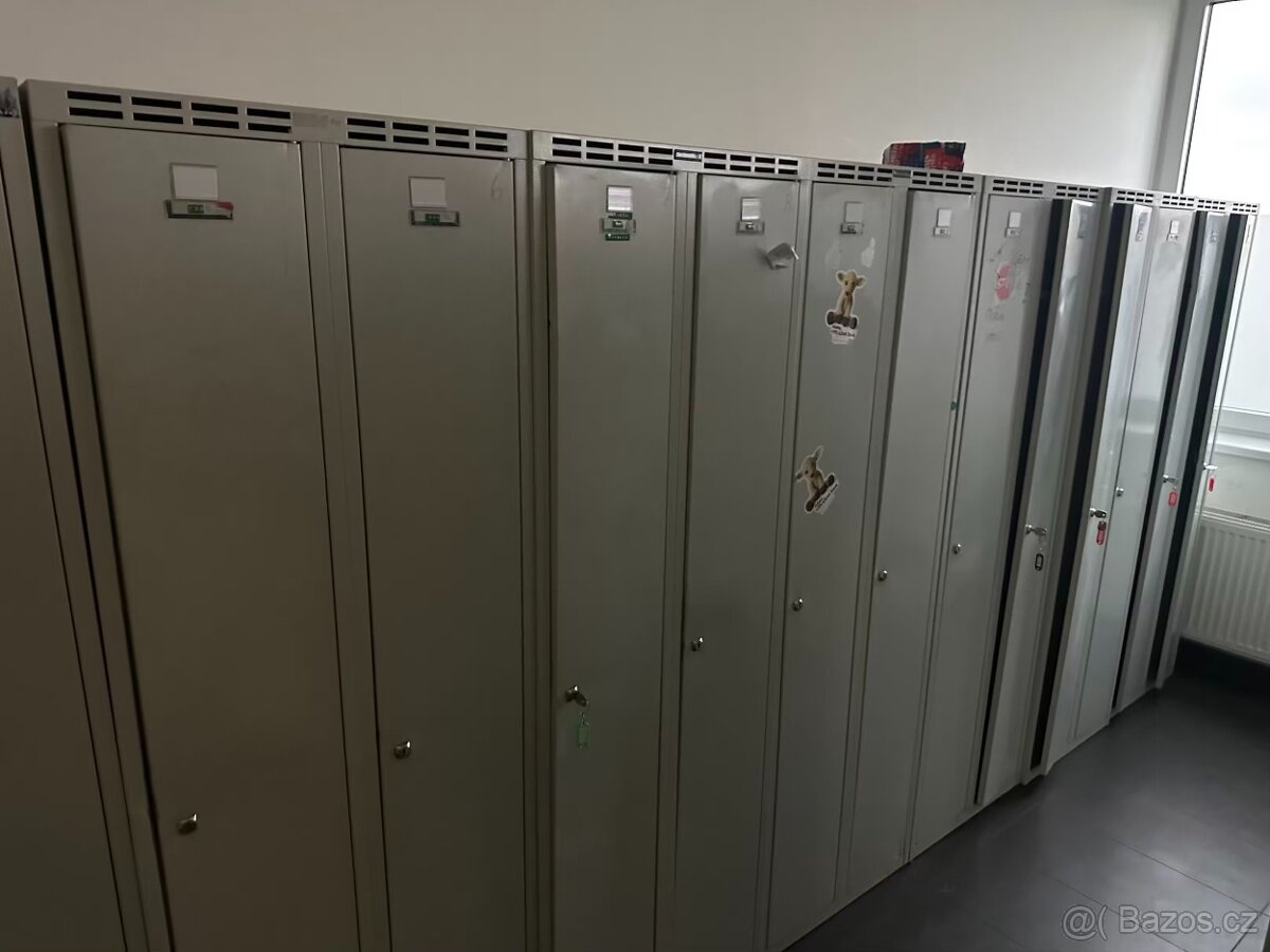 Plechové šatní skříňky - 3