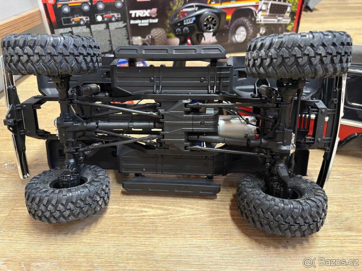 nový model Traxxas TRX-4 Bronco 1979 + baterie a nabíječ - 3