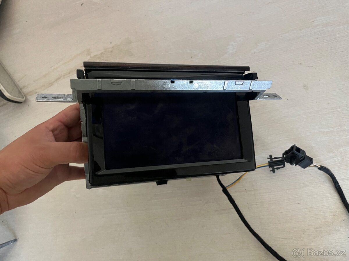 Audi A8 D3 obrazovka MMI 3G - 3