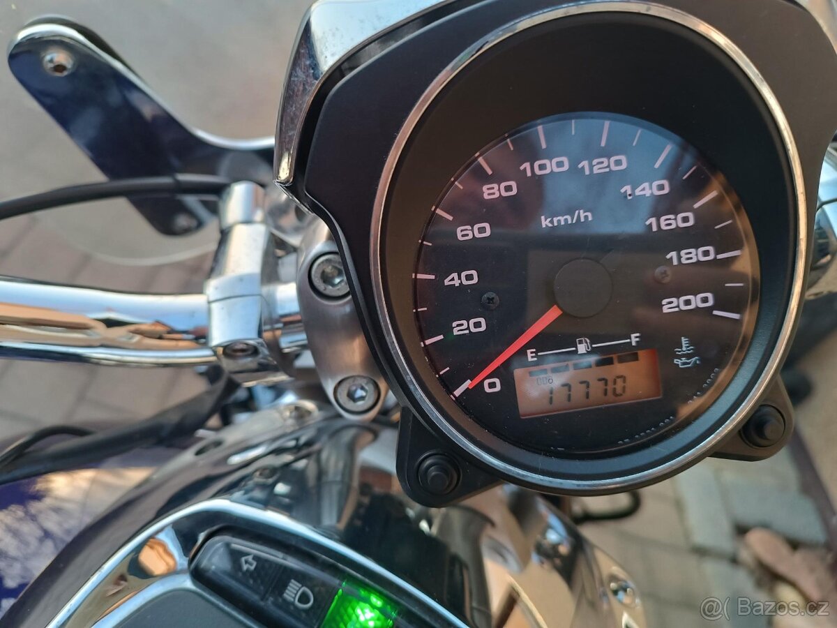 Suzuki Intruder M800 - 3