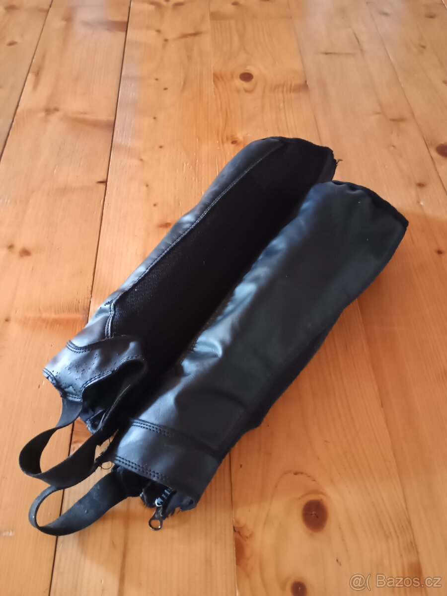 Jezdecké perka a chapsy - 3
