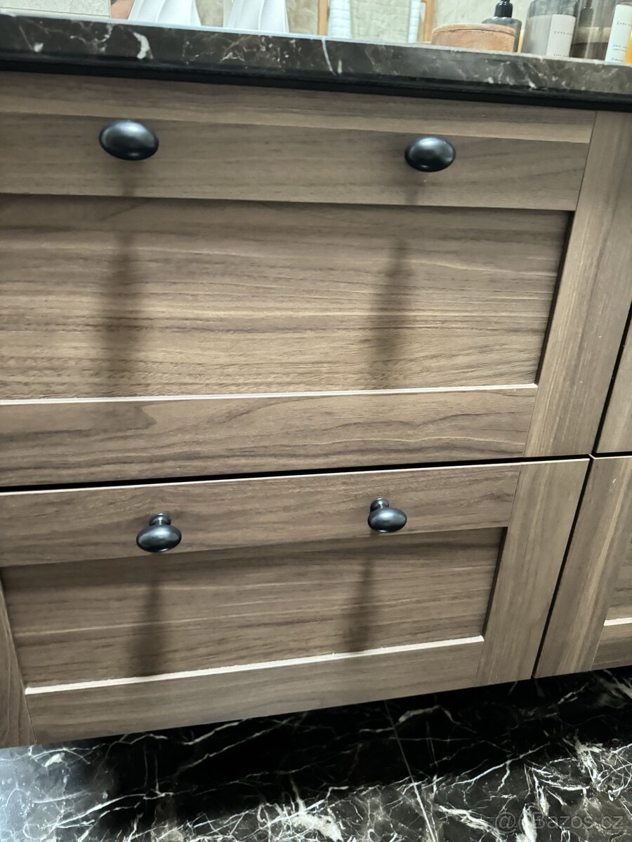 Umyvadlová skříň - 3