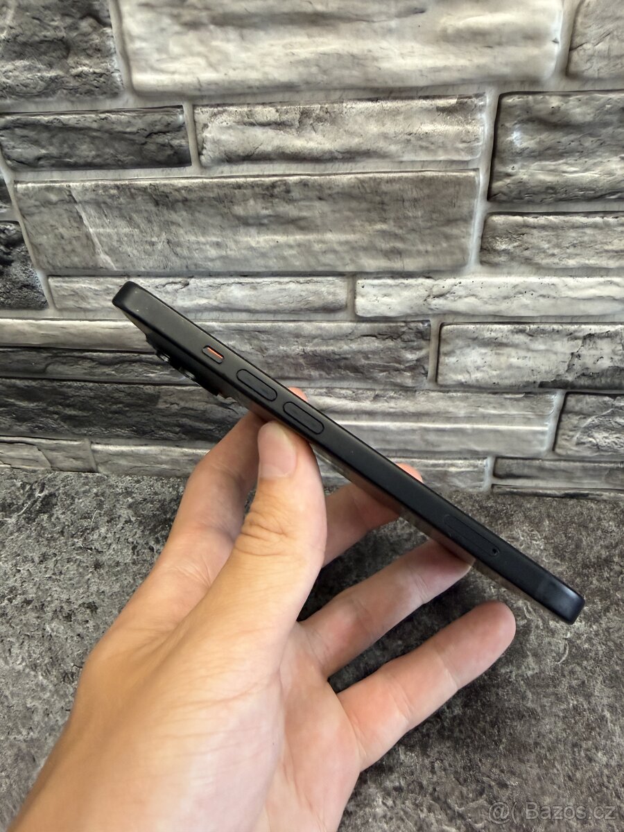iPhone 15 128GB Black, baterie 84% - 3