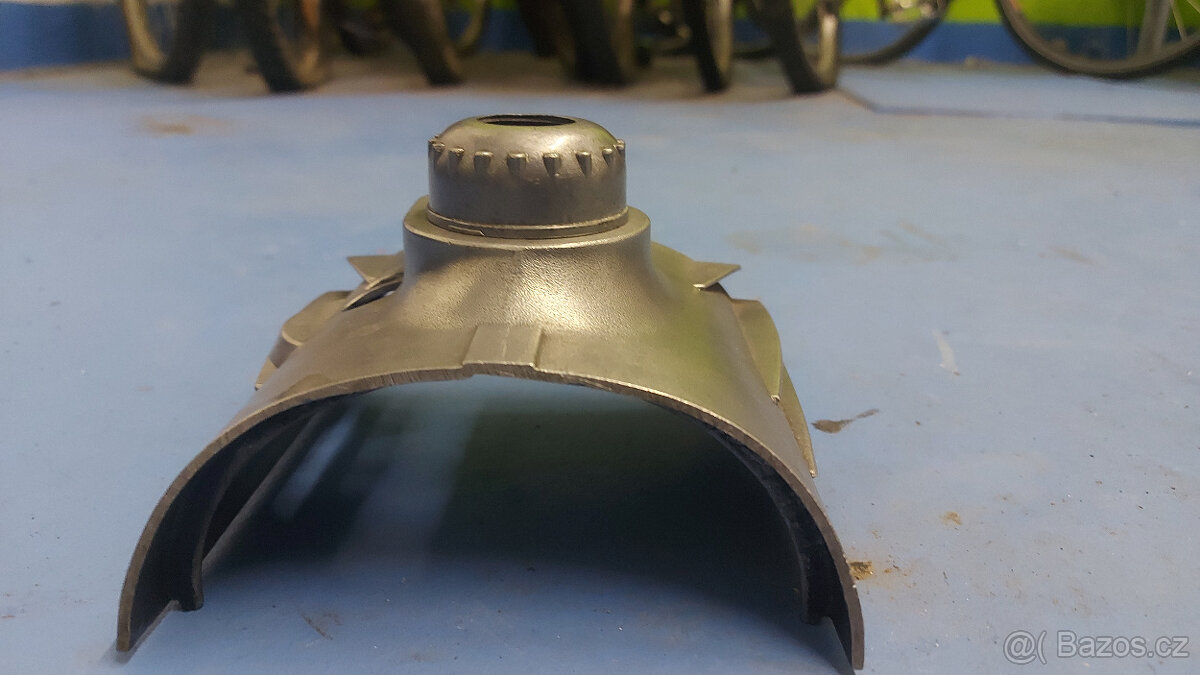 Jawa 250 Panelka Kryt karburátoru s maticí - 3