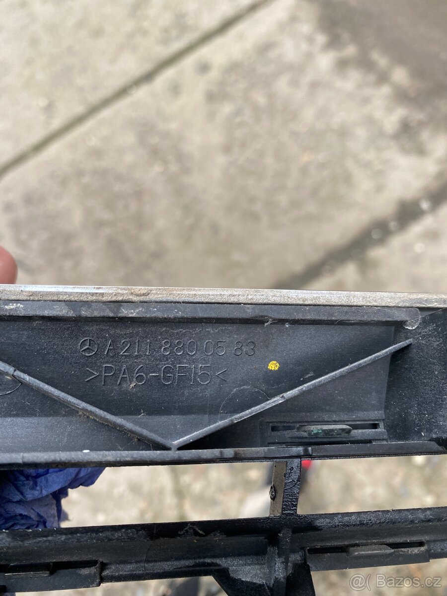 Přední maska Mercedes W211 - 3