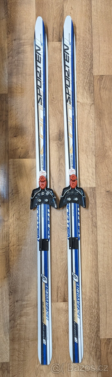 Dvoje dětské běžky (110 a 130) a troje běžkařské boty - 3