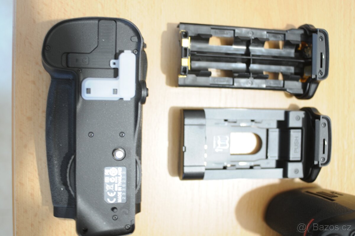 NIKON D300s s příslušenstvím - 3