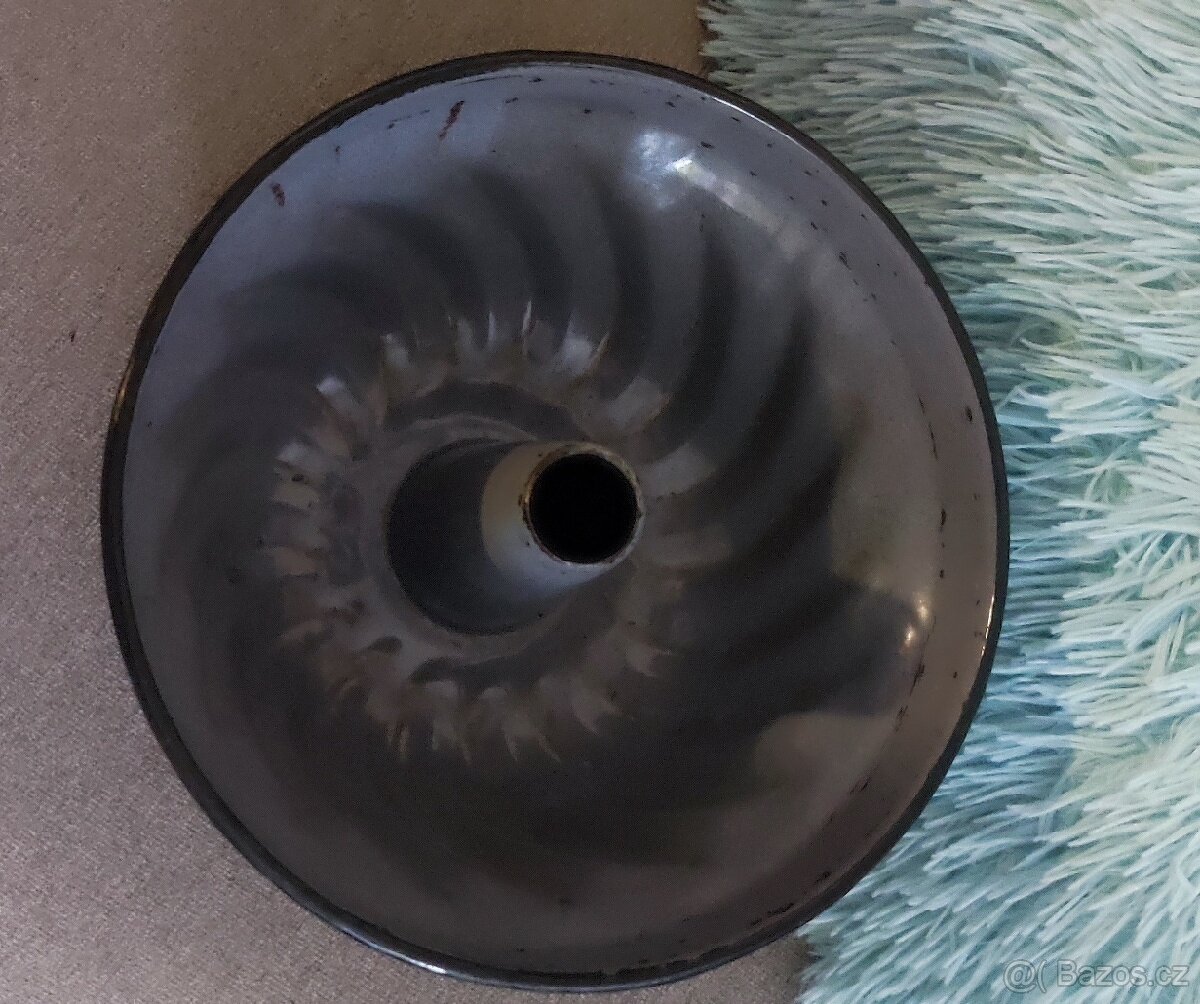 Stará smaltovaná bábovka - 3