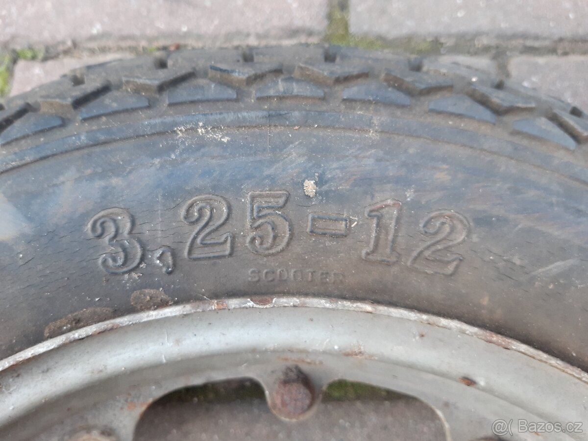 Kola Čezeta skútr 502 - 3