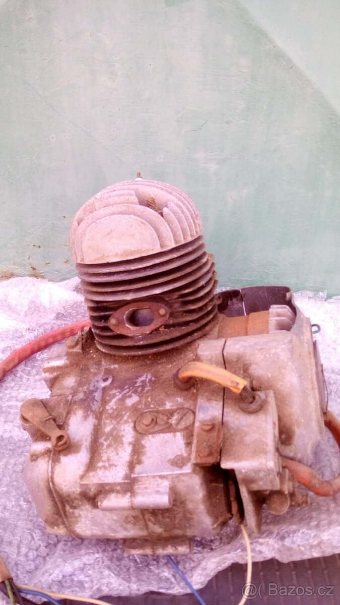 TATRAN 125 a MANET 100 - motor - nefunkční - 3