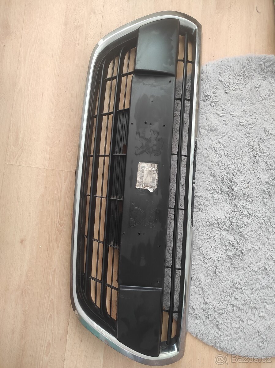 Přední mřížka Peugeot 208 - 3