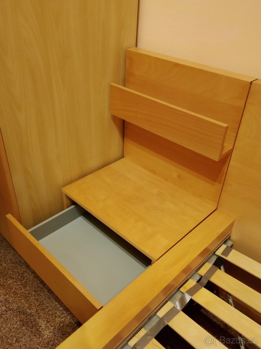 Postel s nočním stolkem - 3