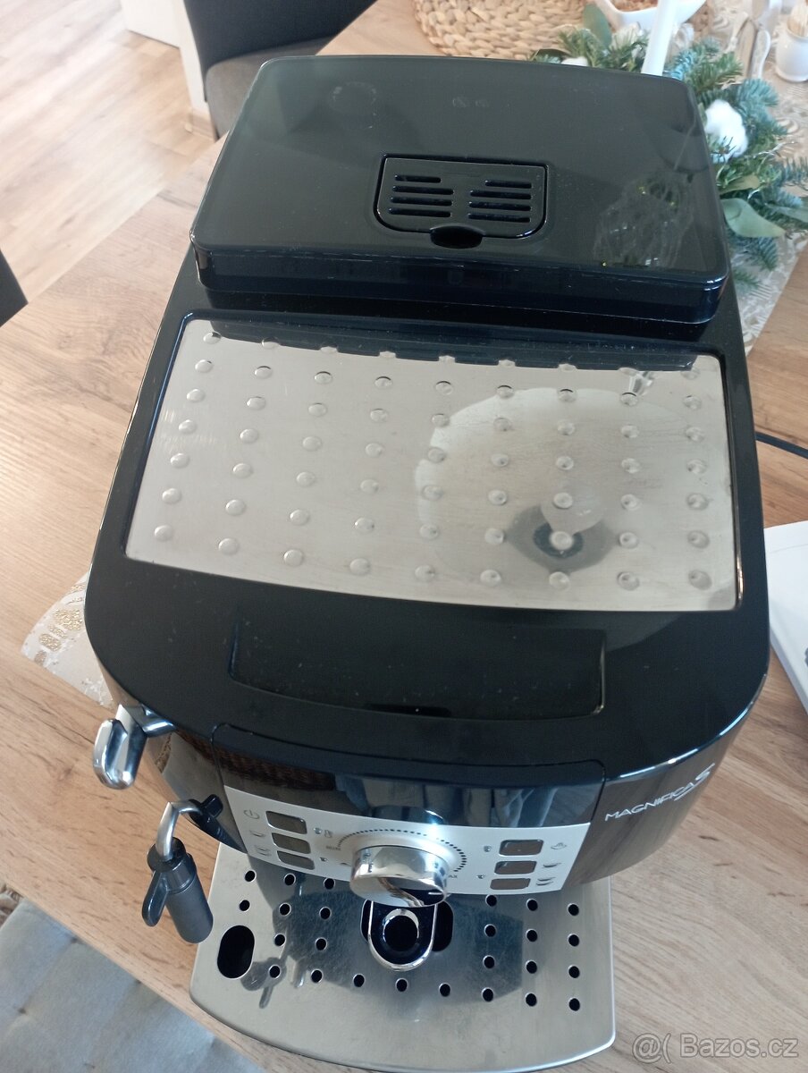 Kávovar DeLonghi magnifica S - 3