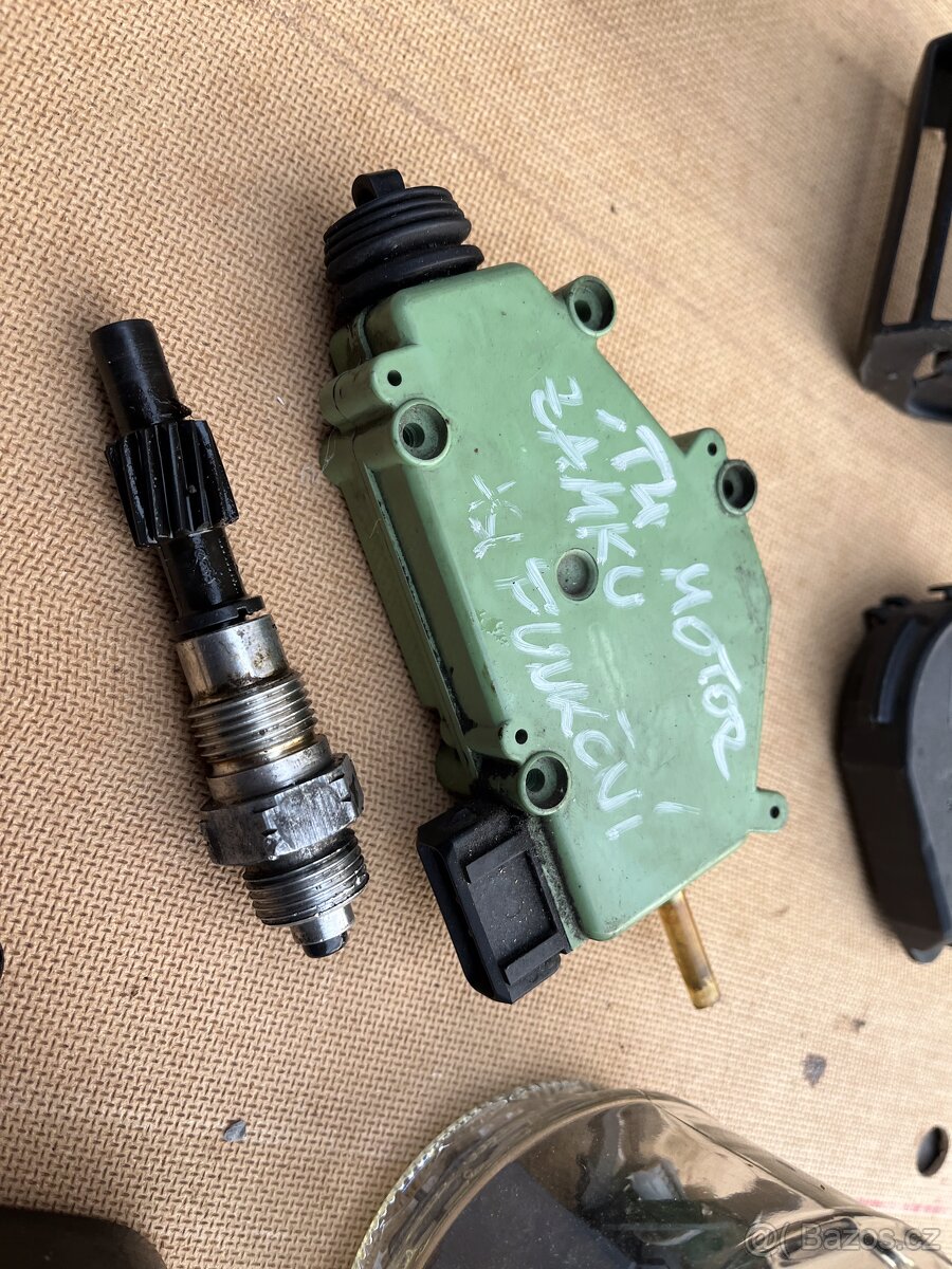 Drobné díly na VW T4 - 3