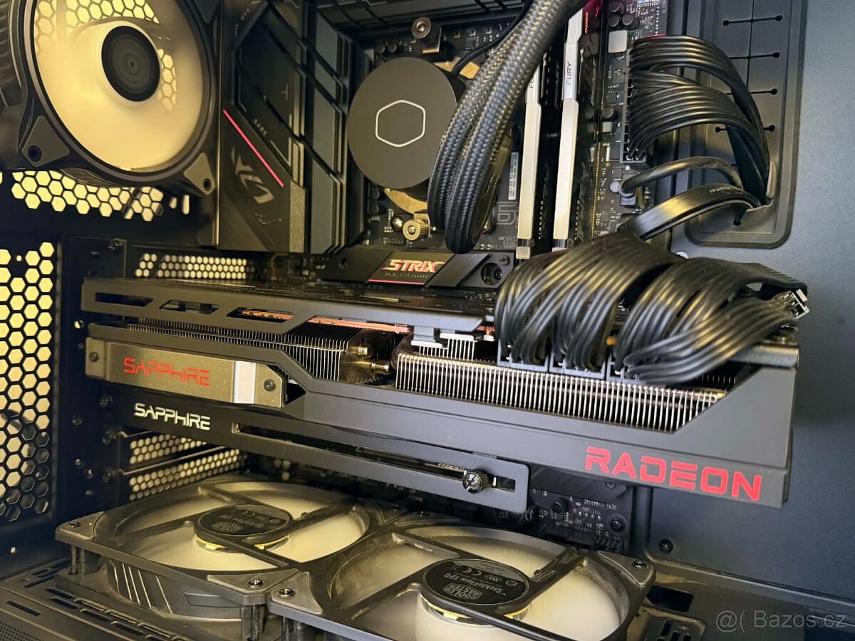 Sapphire AMD Radeon RX 7900 XTX PULSE 24GB VRAM - 3