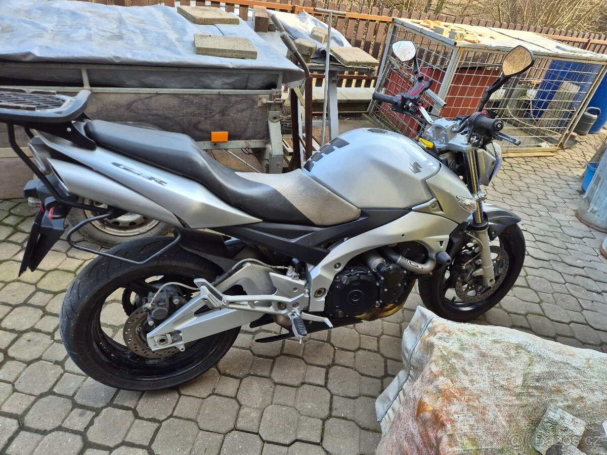 Suzuki GSR 600 - 3