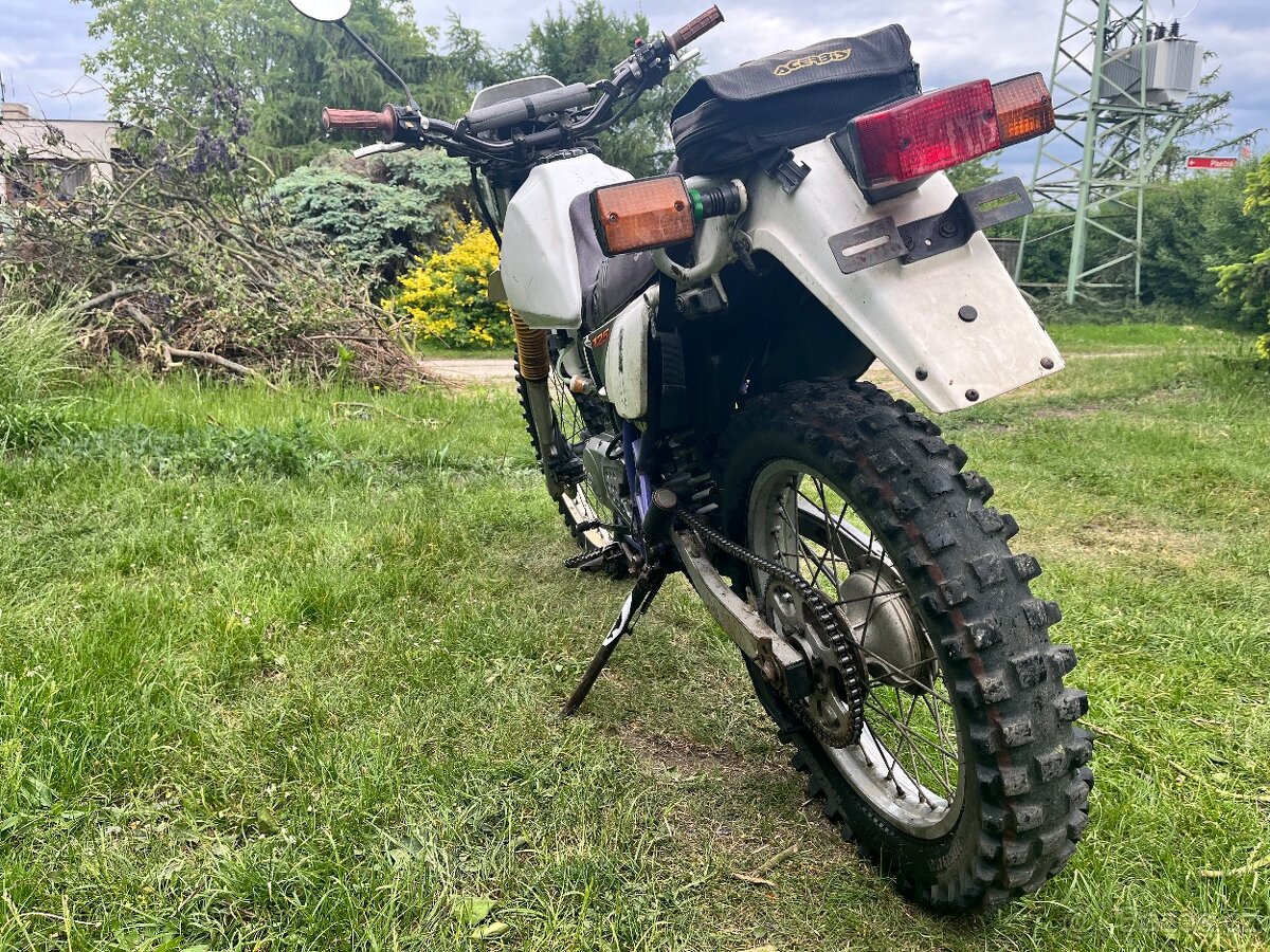 Suzuki DR 125