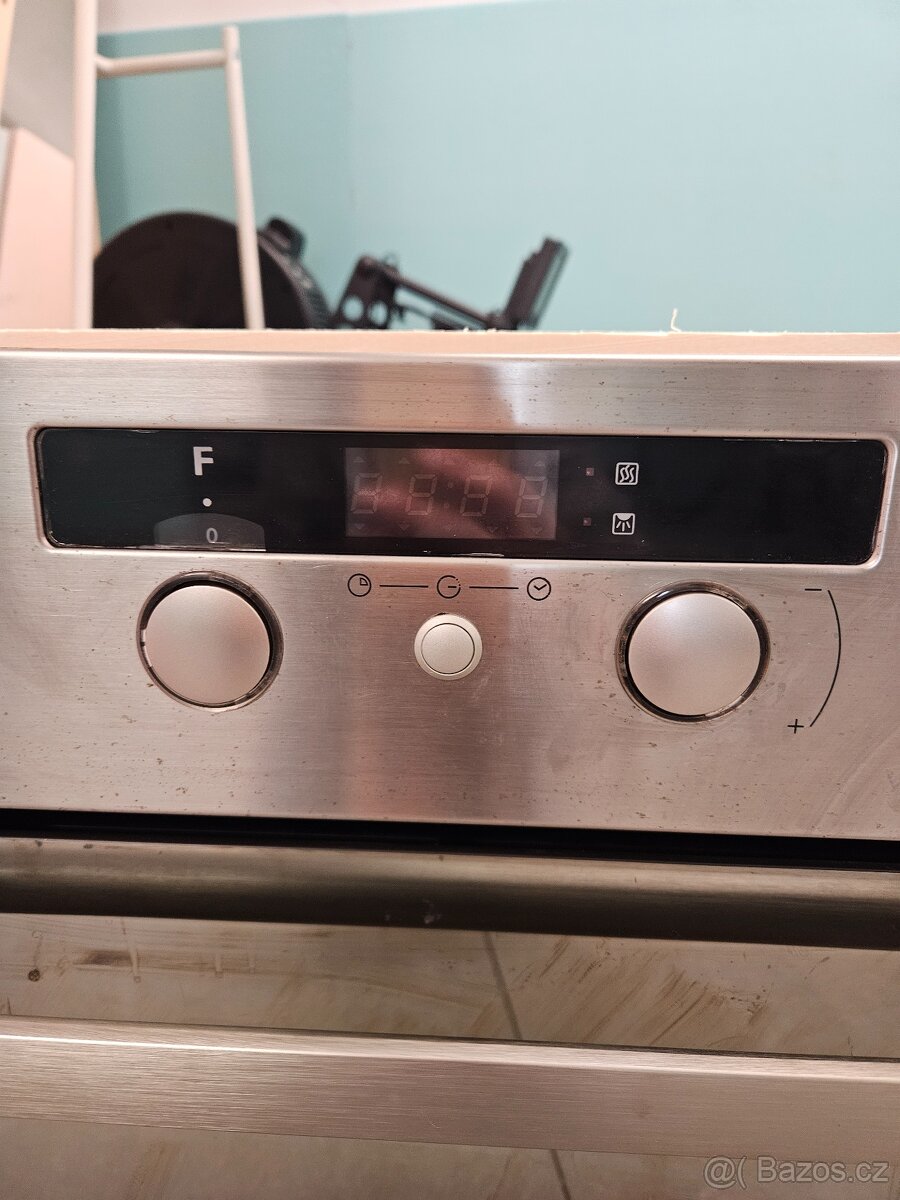 Vestavná trouba whirpool na náhradní díly - 3