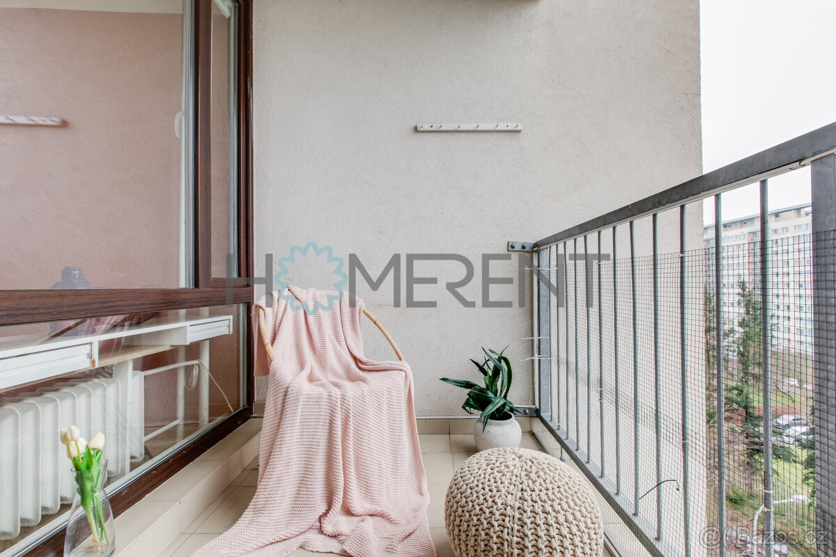 Pronájem prostorného bytu 3+1 s lodžií, sklepem a výtahem – - 3