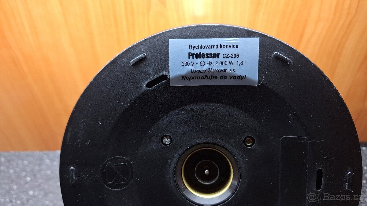 Rychlovarná konvice PROFESSOR nerez, objem 1,8 l. - 3