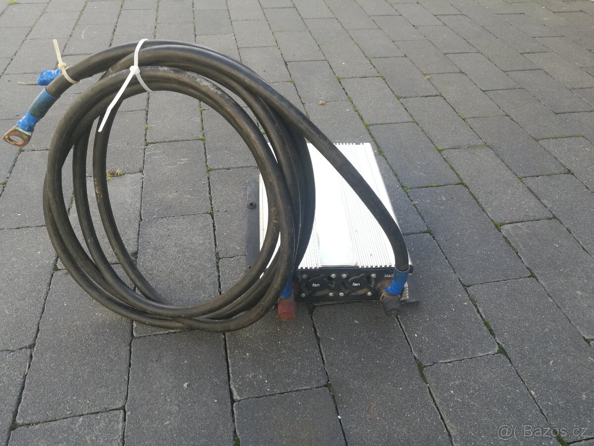 Měnič 12V/230V - 3
