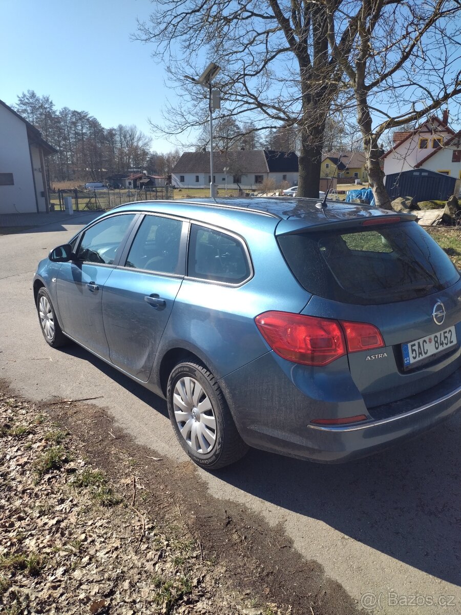 Opel Astra J combi - 3