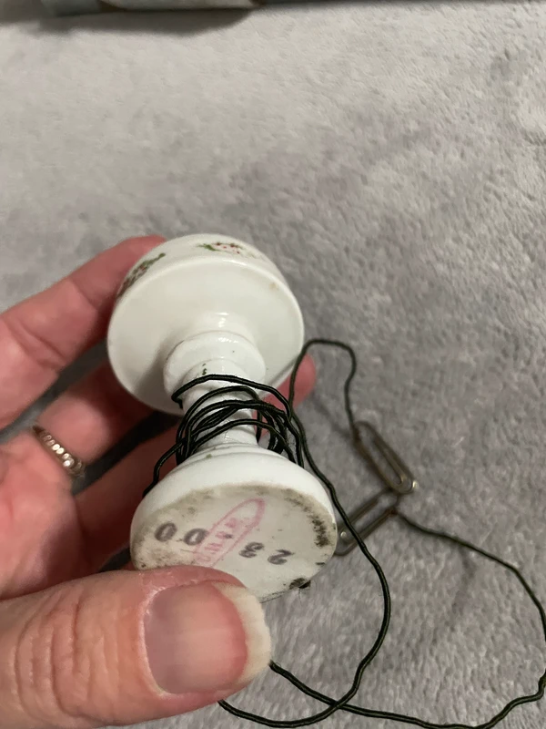 Prvorepubliková porcelánová miniatura lampičky - 3