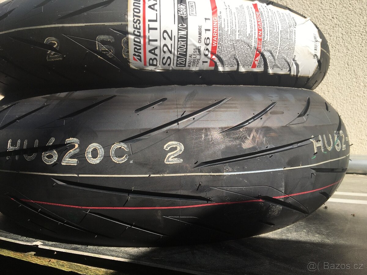 Bridgestone Battlax S22 180/55ZR 17 a 120/70 ZR 17 - 3