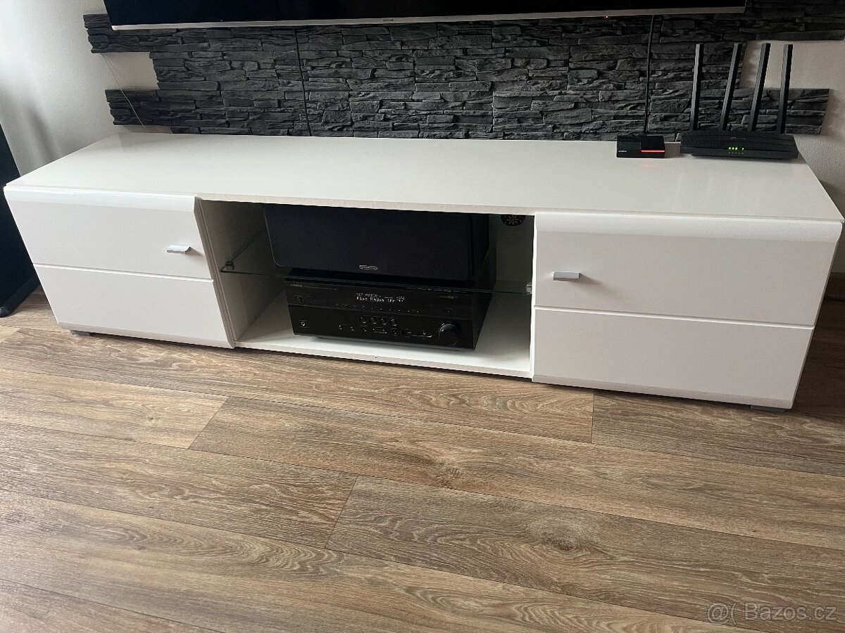 Stolek pod tv + konferenční - 3