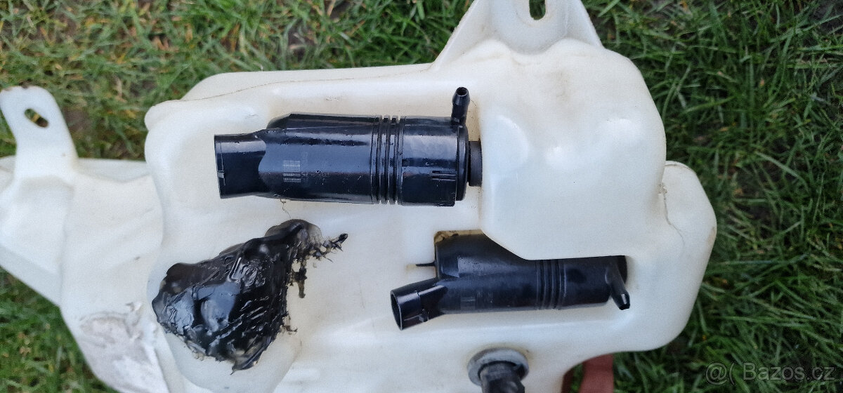 Nádobka ostřikovačů Cadillac SRX - 3