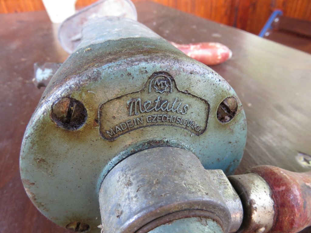 RUČNÍ MECHANICKÁ VRTAČKA - 3