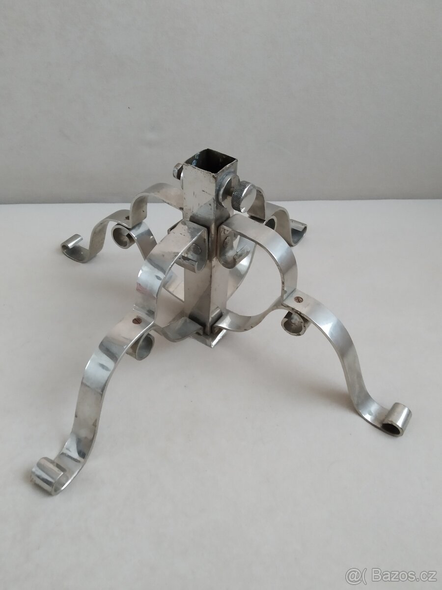 Starý kovový stojan - 3