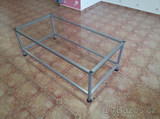 Výstavní skleněný stůl - 3