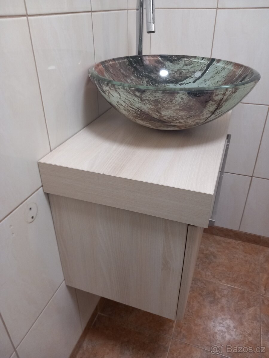 Umyvadlo se skříňkou - 3