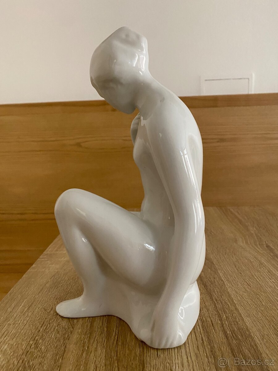 Keramická soška ženy Royal Dux - 3