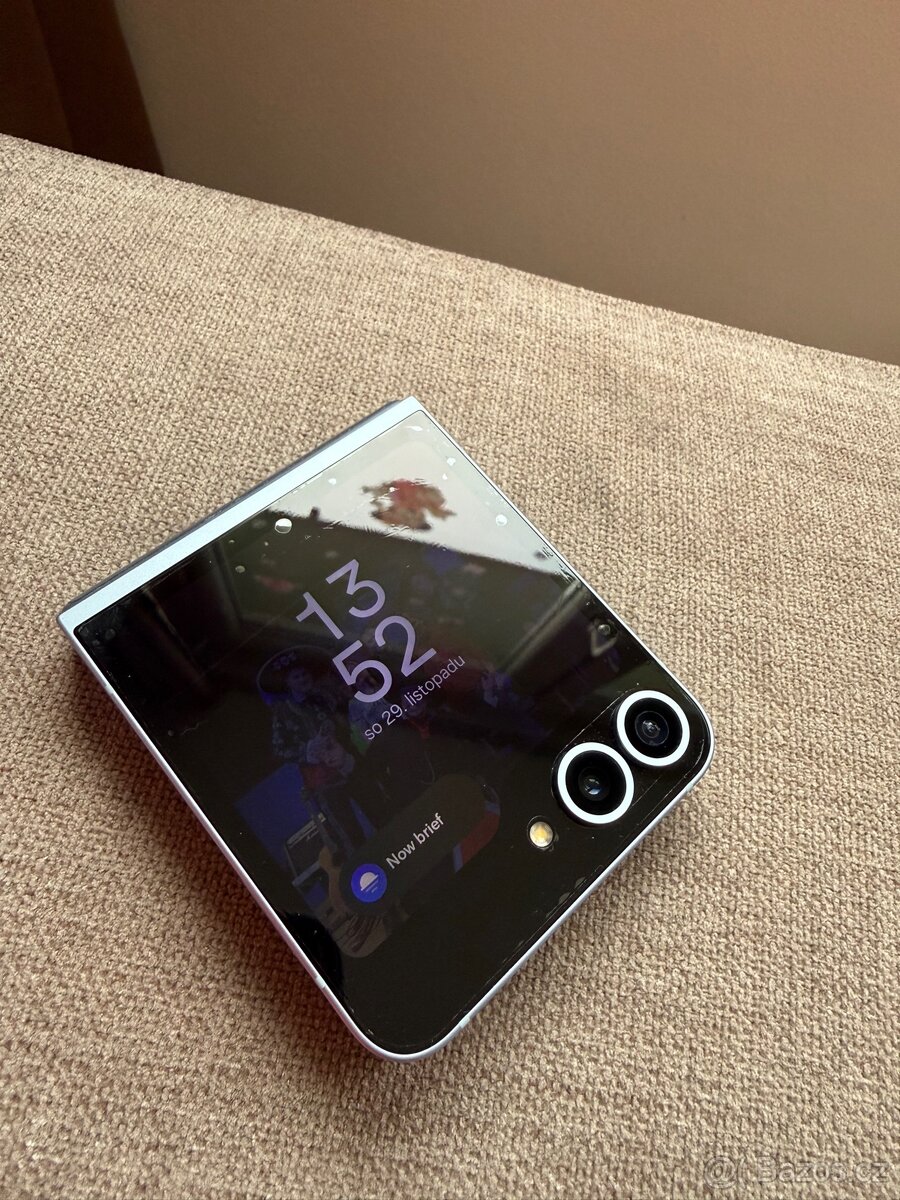 Samsung Galaxy Z Flip 6 12/512Gb z a iPhone - 3