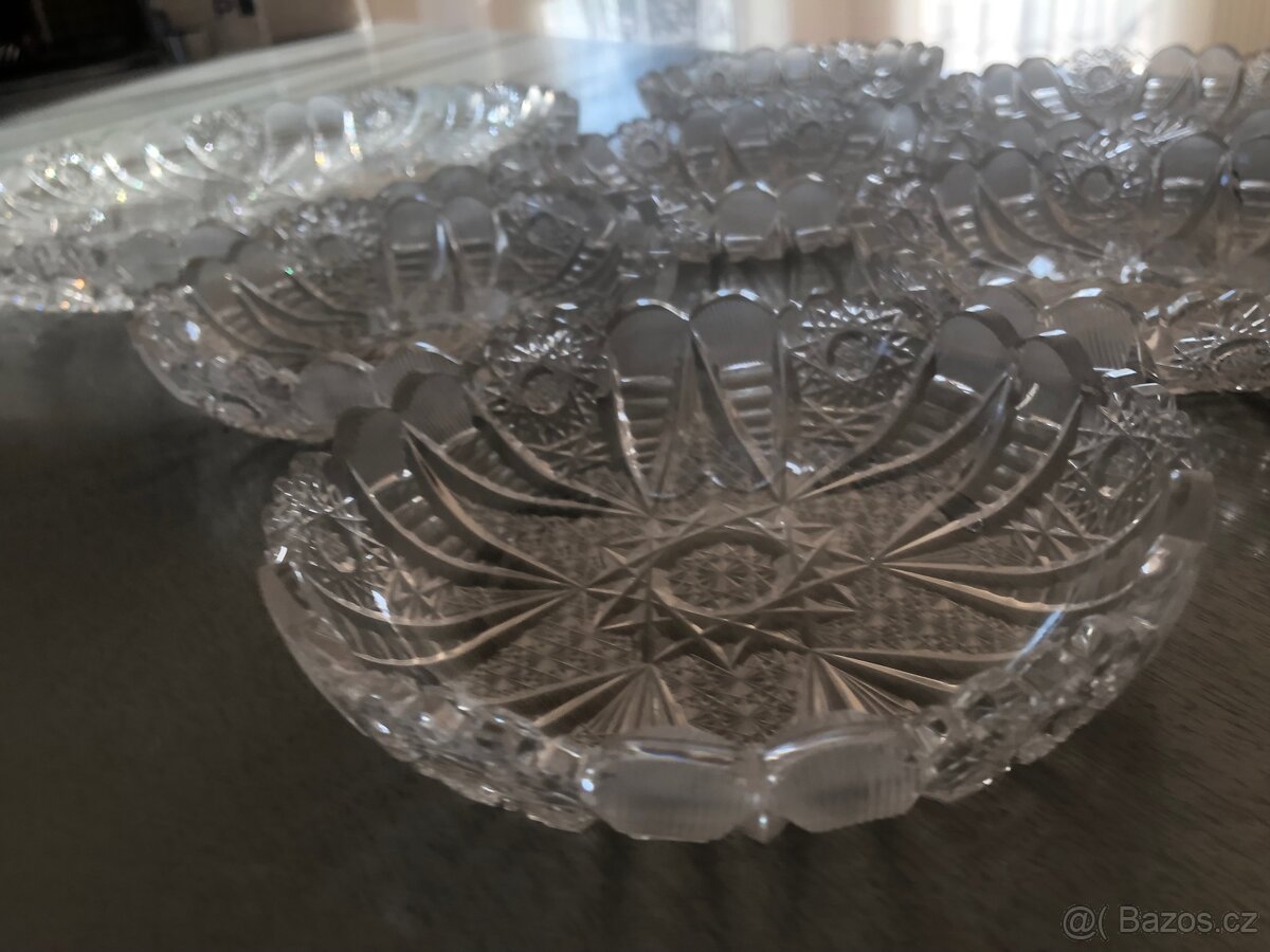 Sada 7 broušených skleněných misek - 3