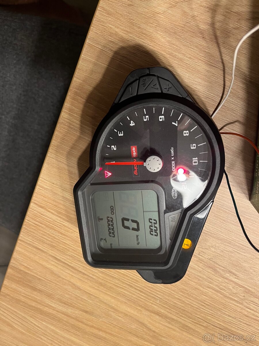 Aprilia rsv1000r budiky - 3