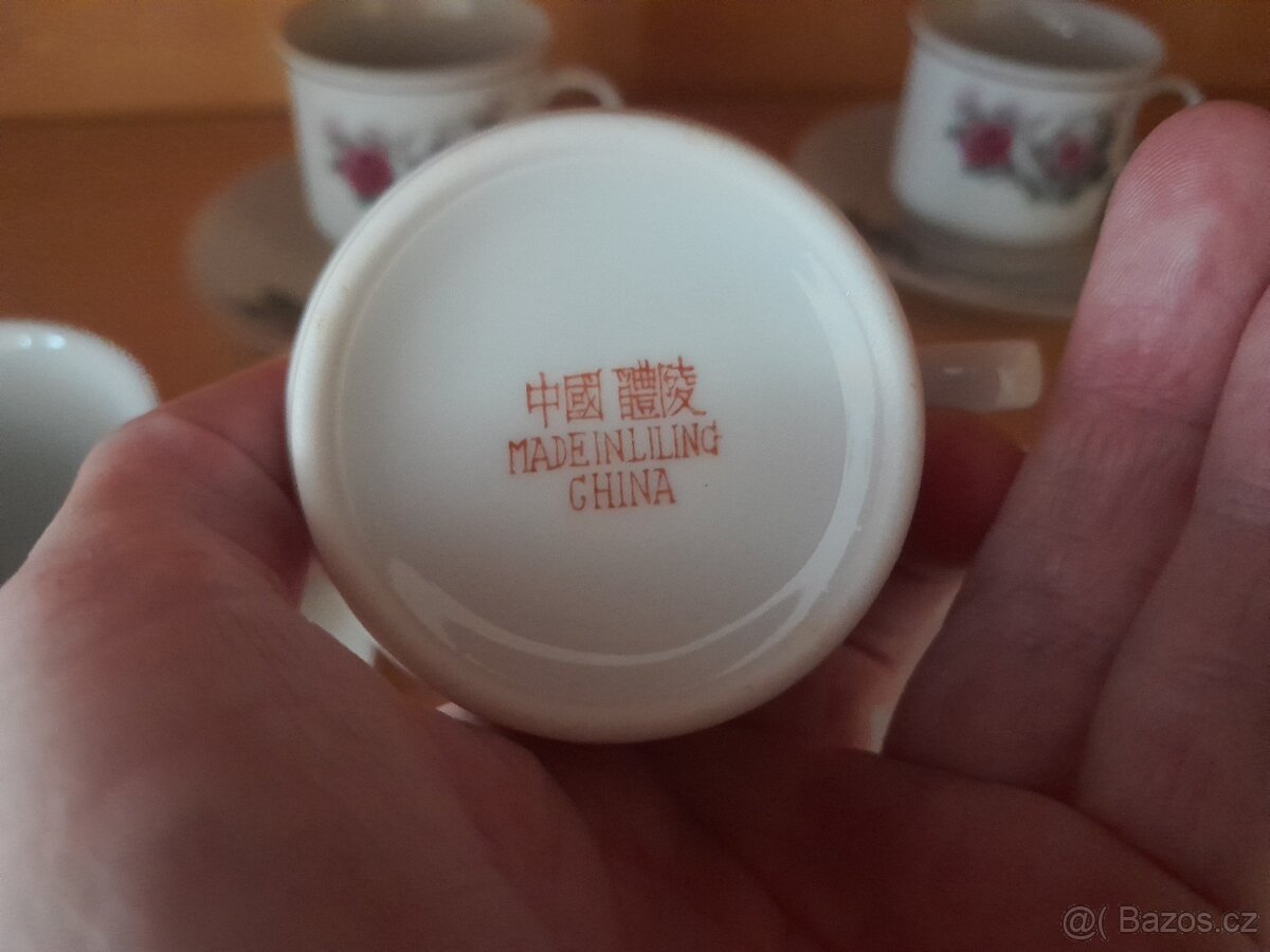 4 hrnky s podšálkem - 3