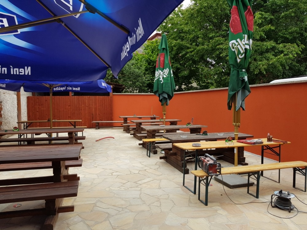 Bar v centru Nové Paky - 3